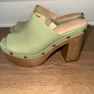 Vince Camuto Sage Green Platform Clogs Size 7